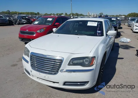 2013 Chrysler 300 Motown z USA, uszkodzony, nr VIN 2C3CCAAG3DH533939